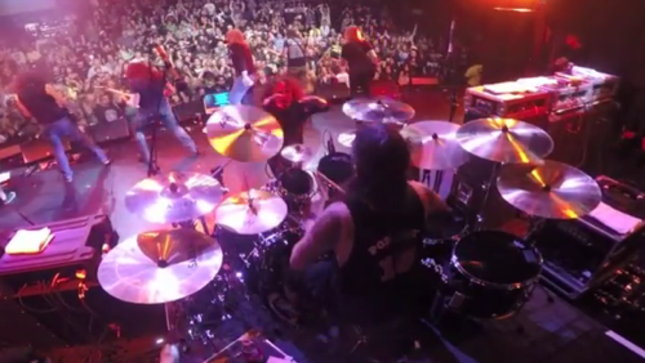 MIKE PORTNOY Posts Footage From METAL ALLEGIANCE's "Seek And Destroy" Grand Finale At Shiprocked 2015 - "From My Personal Archives; This Was a Blast!"