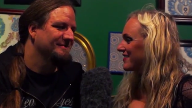 LEAVES' EYES Vocalists Liv Kristine And Alex Krull Talk About Their Cultural Differences - "Germans And Norwegians Get Along Very Well Because Beer Is Very Cheap In Germany"
