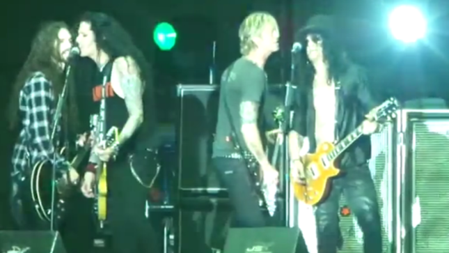 Former GUNS N' ROSES Members Slash, Duff McKagan And Gilby Clarke Reunite On Stage In Buenos Aires; Fan-Filmed Live Video Of "Paradise City" And "It's So Easy" Posted 