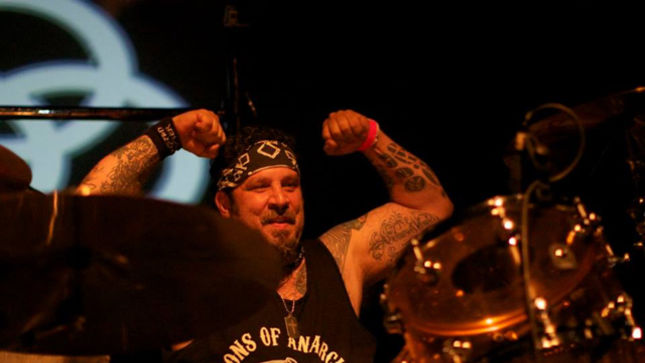 TWISTED SISTER Announce Death Of Drummer A.J. PERO At 55; Tributes Begin To Pour In