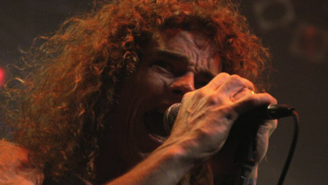 OVERKILL Frontman BOBBY "BLITZ" ELLSWORTH Confirms Reports Of Receiving Oxygen On Tour - "I Don't Need To Have It; I'm 55 And I Wanna Play Like I'm 25"