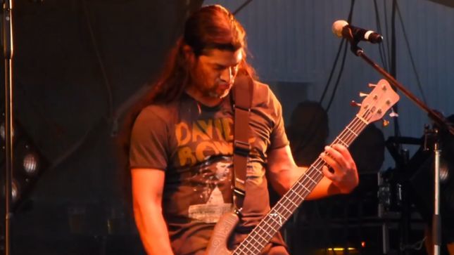 METALLICA Bassist ROBERT TRUJILLO Talks New Album - "What We're Doing Sounds Heavy, But Each Album Is Its Own Little Experience"