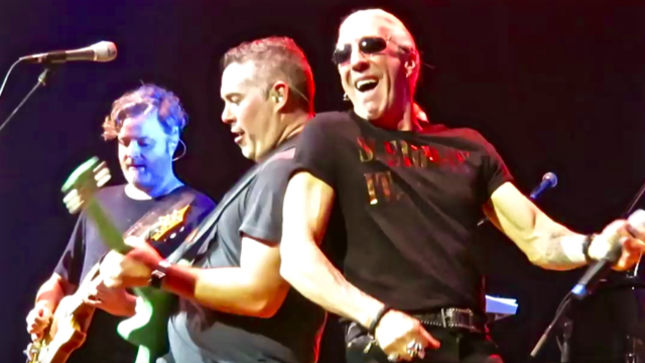 TWISTED SISTER Frontman DEE SNIDER Joins BARENAKED LADIES For “We’re Not Gonna Take It” Performance; Video