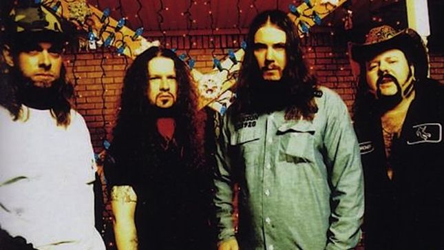 PANTERA Classic “I’m Broken” Featured In New Carl's Jr. Commercial; Video Posted
