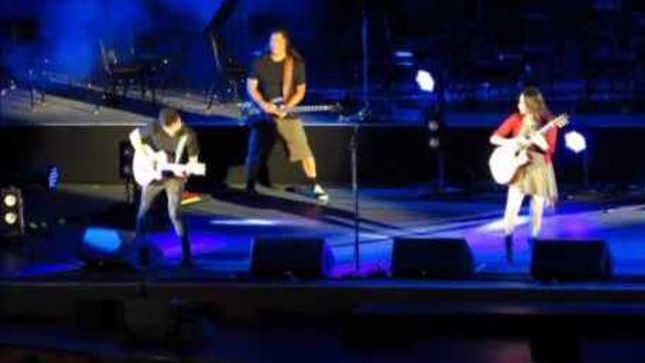 RODRIGO Y GABRIELA Perform Live Acoustic Version Of MEGADETH's "Holy Wars"; ROBERT TRUJILLO And MARTY FRIEDMAN Make Guest Appearances During Los Angeles Show (Video)